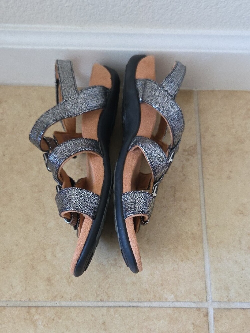 VIONIC AMBER Metallic Silver Strappy Slingback Sandals Adjustable Velcro Sz 6 - Picture 11 of 14